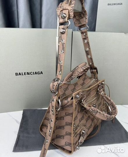 Cумка Balenciaga Neo Cagole XS коричневого цвета с