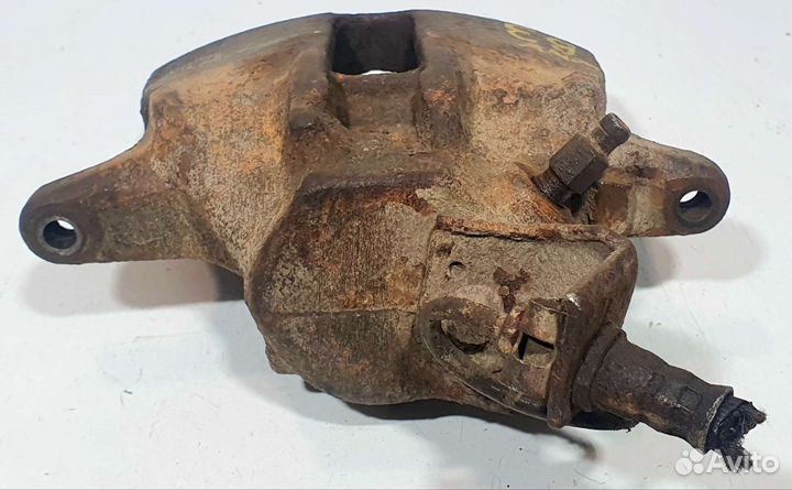 Суппорт тормозной передний правый VW Passat B3