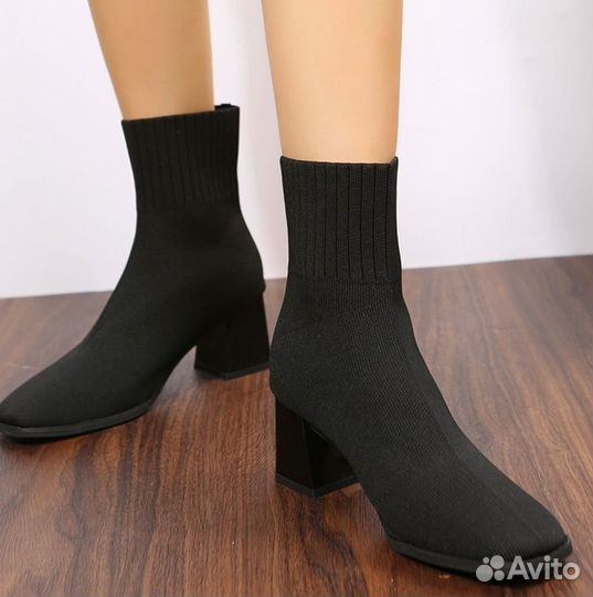 Сапоги женские черные носком