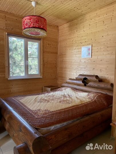 Кровать двуспальная натуральное дерево