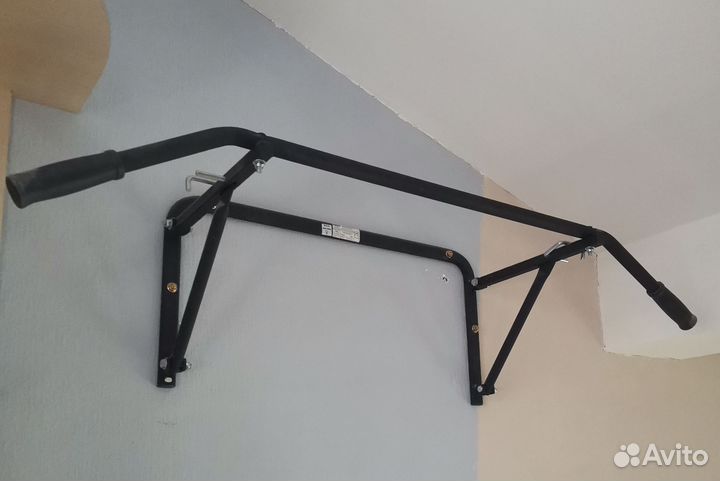 Турник настенный