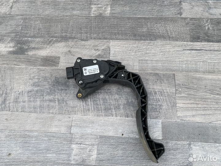 Renault Logan 2 педаль газа 1,6 v 8