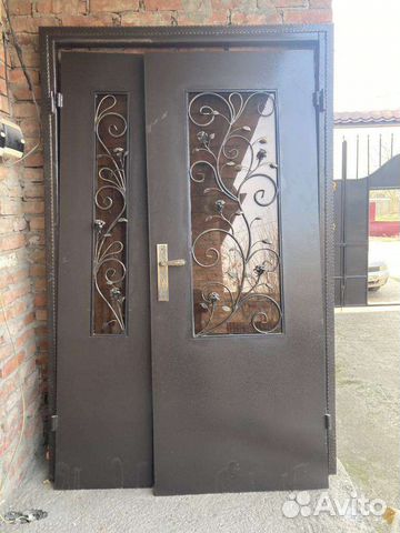 Дверь входная металлическая с зеркалом