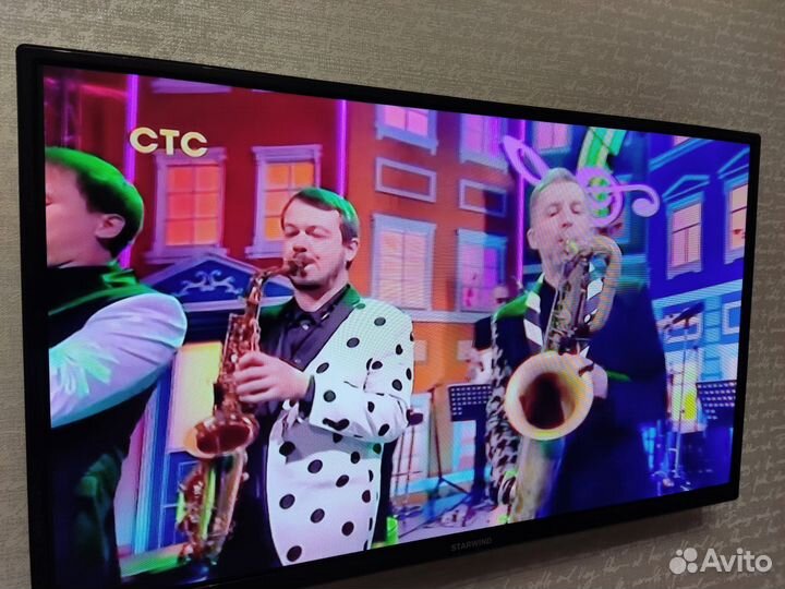 Телевизор smart tv 32 диагональ Starwind