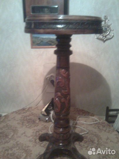 Подставка под цветы, телефоны