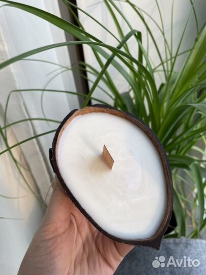 Свеча в кокосе