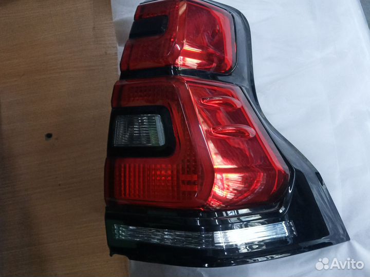 Задний правый фонарь на Прадо 2018