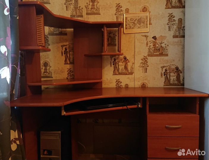 Компьютерный стол