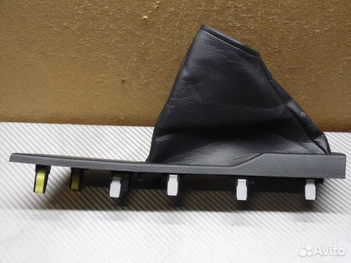 Кожух ручника Тойота Рав4