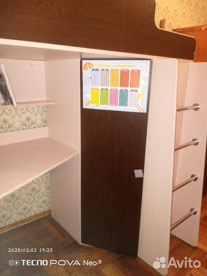 Кровать чердак со столом и шкафом