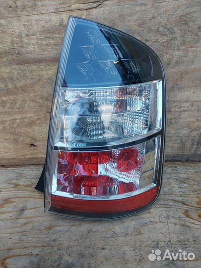 Фонарь задний правый Toyota Prius 2 NHW20 2005