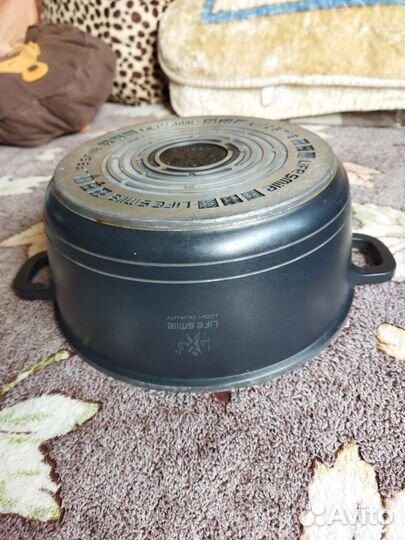 Кастрюля с антипригарным покрытием