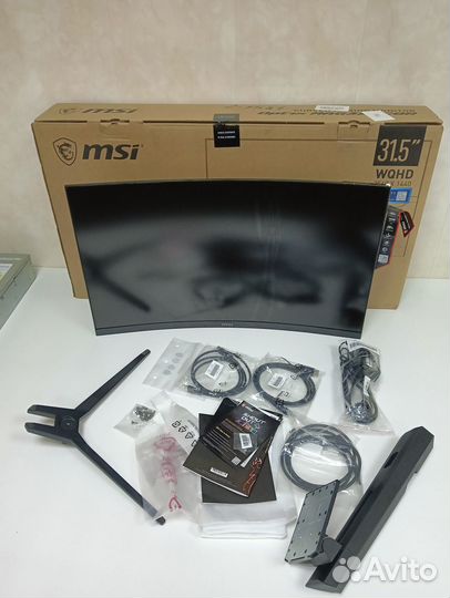 Игровой монитор MSI MAG322CQR
