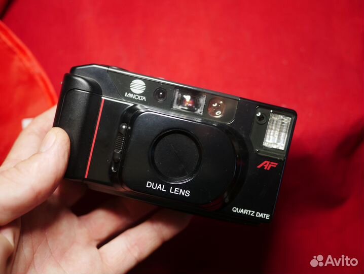 Компактная двухобъективная камера Minolta Mac Dual