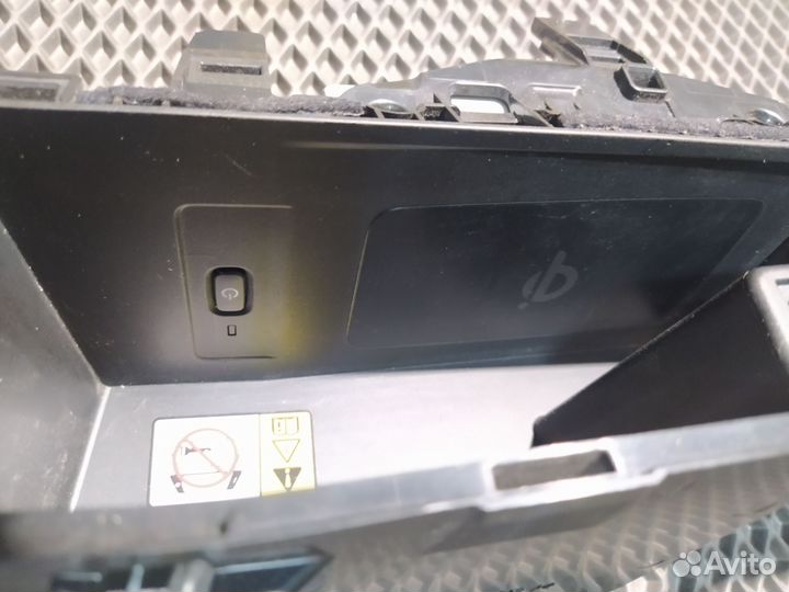 Беспроводная зарядка Lexus RX4