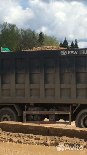 Водитель самосвала