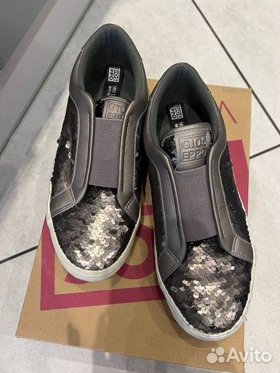 Кроссовки женские