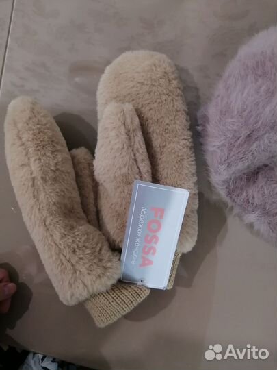 Берет, женская шапка и варежки