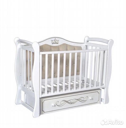 Детская кроватка с маятником