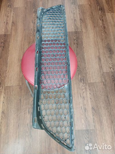 Решетка в передний бампер Renault Logan 2013г