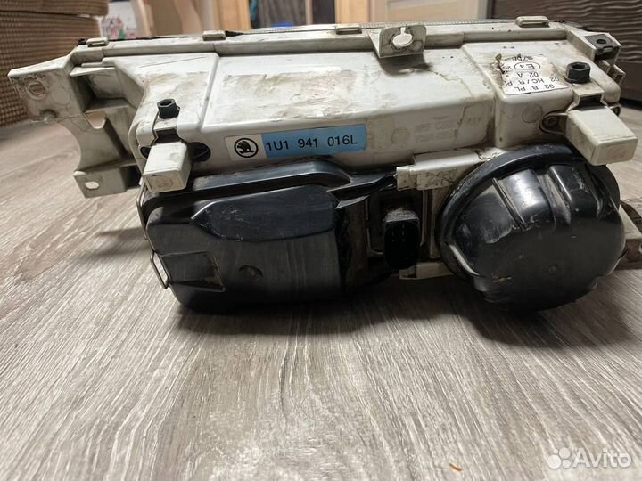 Передняя правая фара Octavia Tour