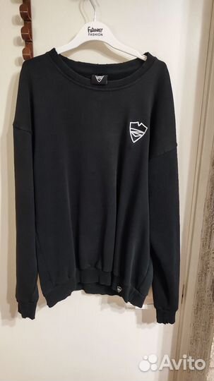 Свитшот питерский щит