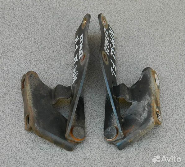 Петля капота Maxima A32