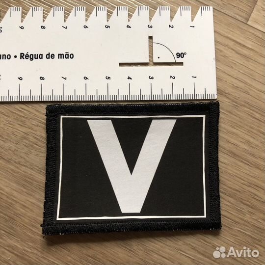 Нашивка шеврон принт с буквой V, любые на заказ