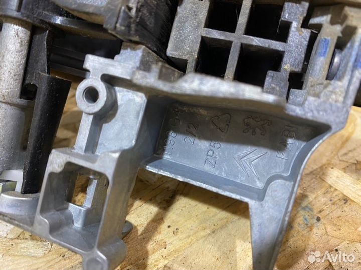 Ручка двери Peugeot Partner 1.6 2012