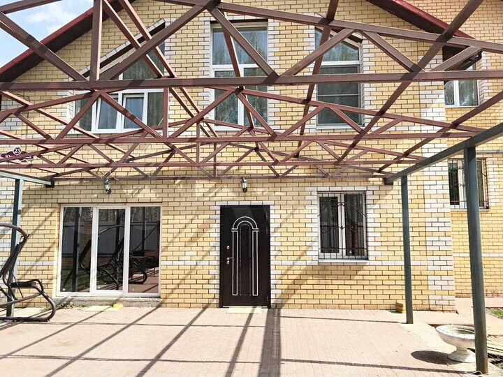 Коттедж 327,6 м² на участке 7,5 сот.