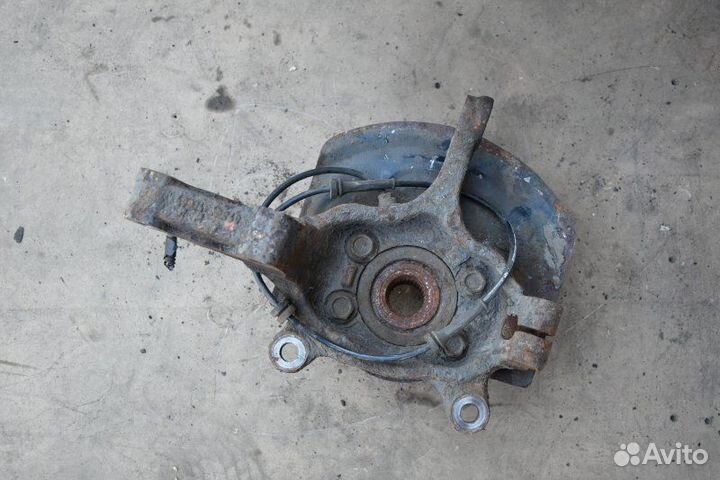 Кулак поворотный передний правый Nissan Qashqai