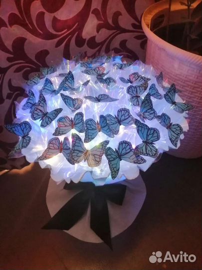 Букет из бабочек светящиеся