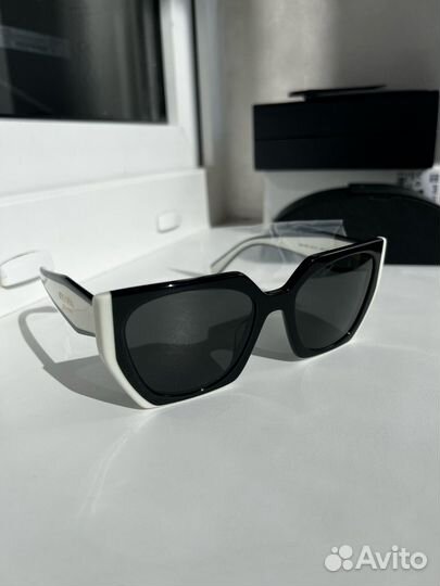Солнечные очки prada