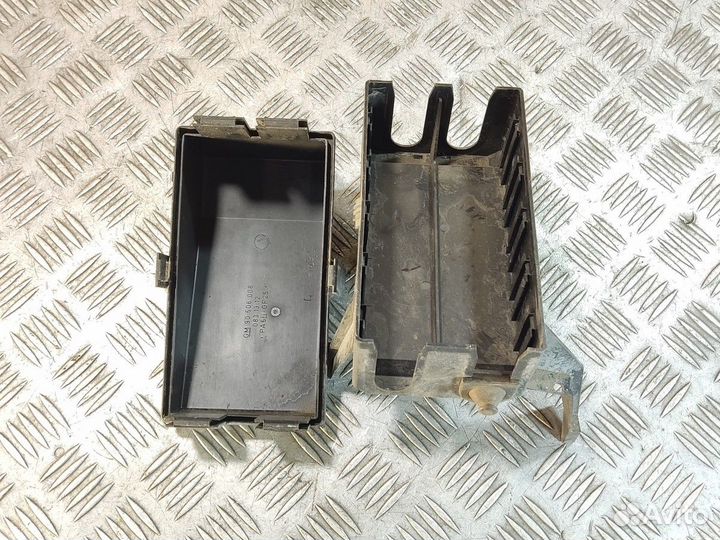 Корпус блока предохранителей Opel Vectra B