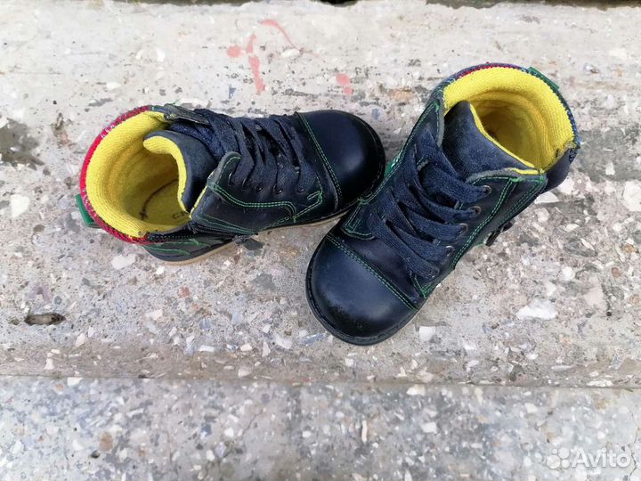 Отдам бесплатно ботинки