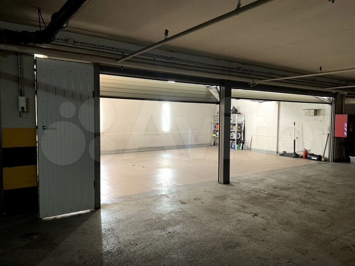 Гараж, > 30 м²