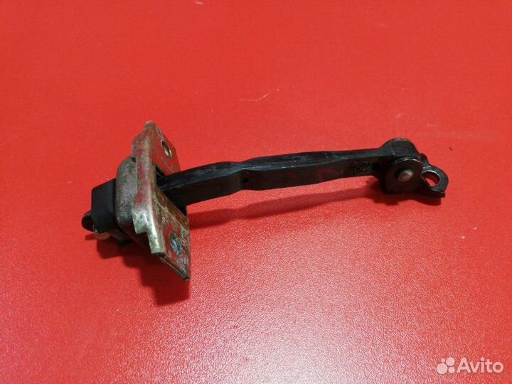 Ограничитель двери задний левый Toyota Rav4 CLA21