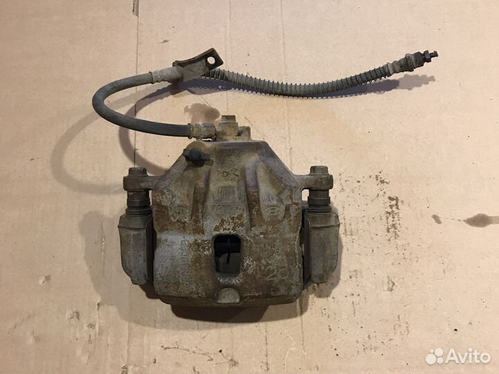 Суппорт передний левый Hyundai Elantra HD