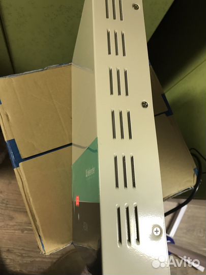 Стабилизатор настенный напряжения 1200 Вт