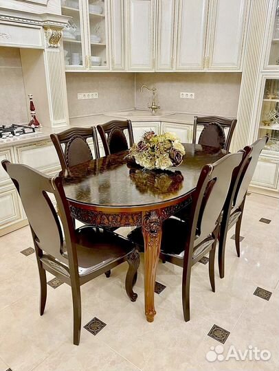 Стол и стулья в гостиную. В наличии