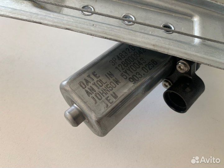 Стеклоподъемник двери передний правый Renault