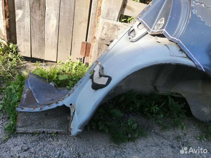 Крыло Toyota Sprinter AE100