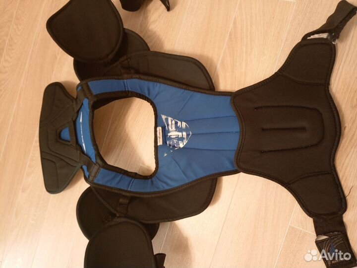 Нагрудник хоккейный