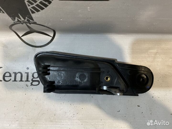 Ручка двери внутренняя левая Mercedes W208