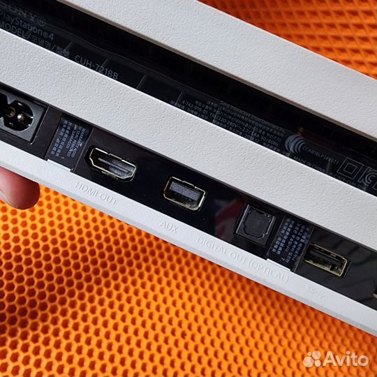 Sony PS4 Pro+ 2 джойстика +2 диска