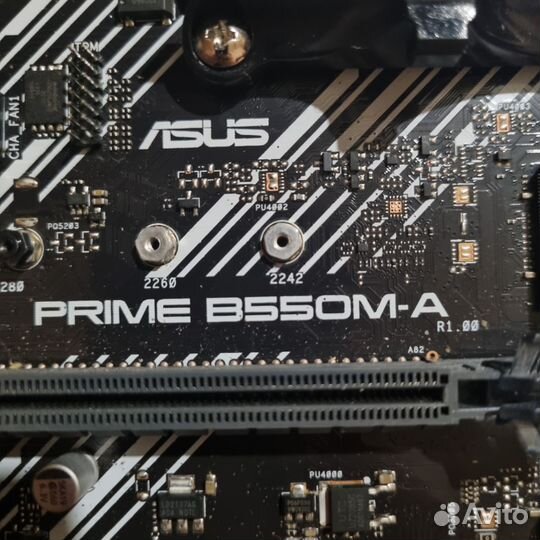 Материнская плата с процессором и памятью