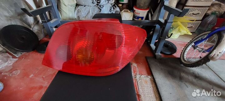 Фонарь задний правый на peugeot 307 дорест
