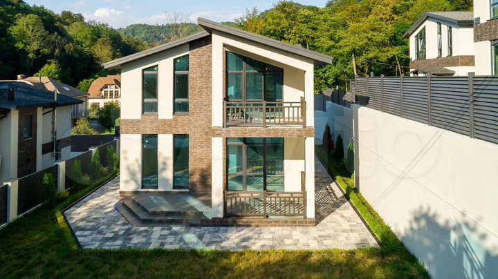 Коттедж 240 м² на участке 4,8 сот.