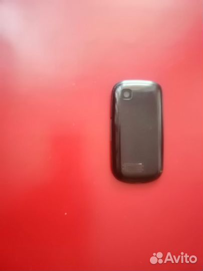 Кнопочный сотовый телефон