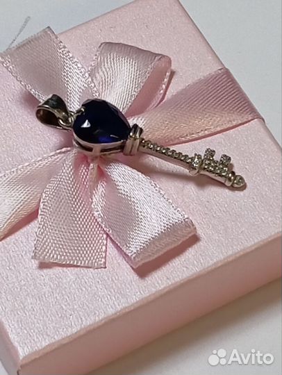 Серебряная подвеска с сапфиром и фианитами Т19738